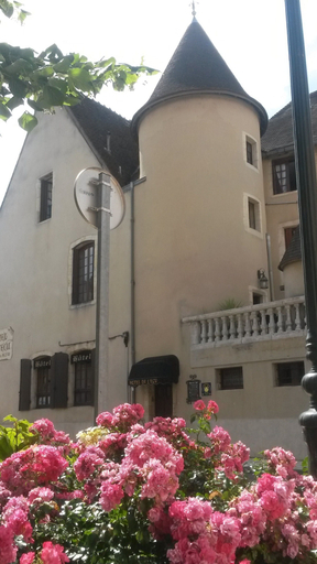 Front of property 3, l'authentique, Cher
