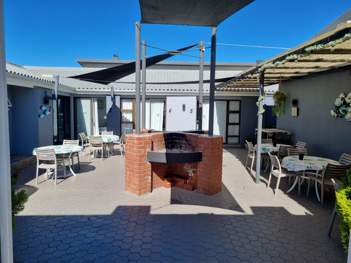 Food & Drinks, Suidersee Block 1, Hartenbos, Eden