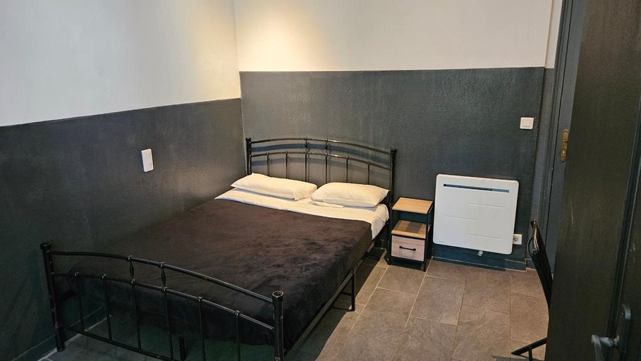 Bedroom 2, Hotel le Saint Eloi, Hérault