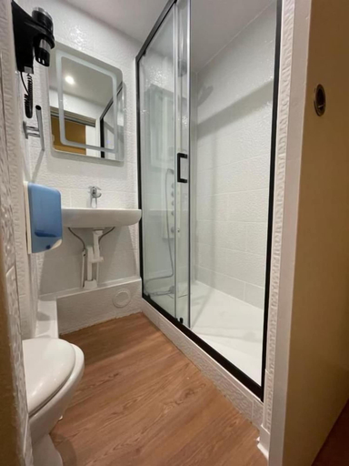 Bathroom 3, Hotel Le Green, Seine-Maritime