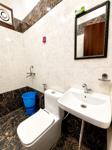 Bathroom 4, Hotel Mero Vrindavan, Mathura