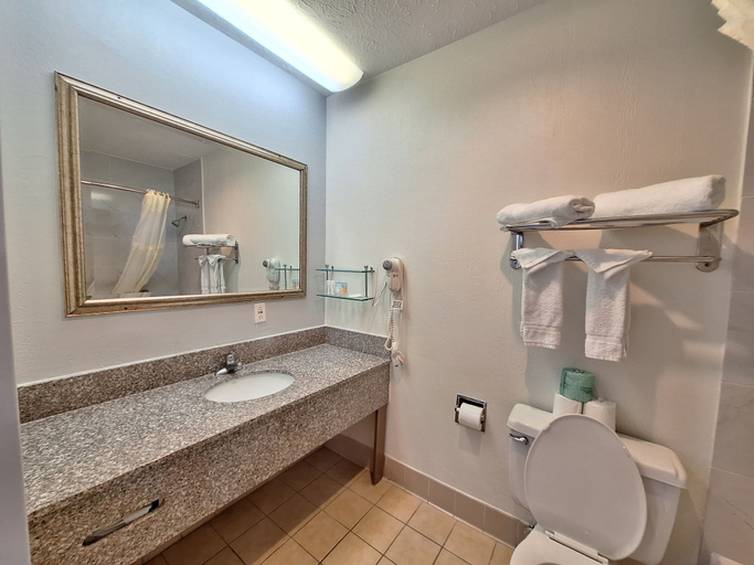 Bathroom 2, Garnet Waterfront Conferance Center, Indianapolis