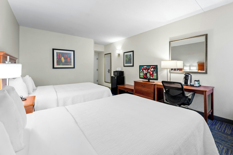 Bedroom 4, Allentown Park Hotel by The Red Collection, Lehigh