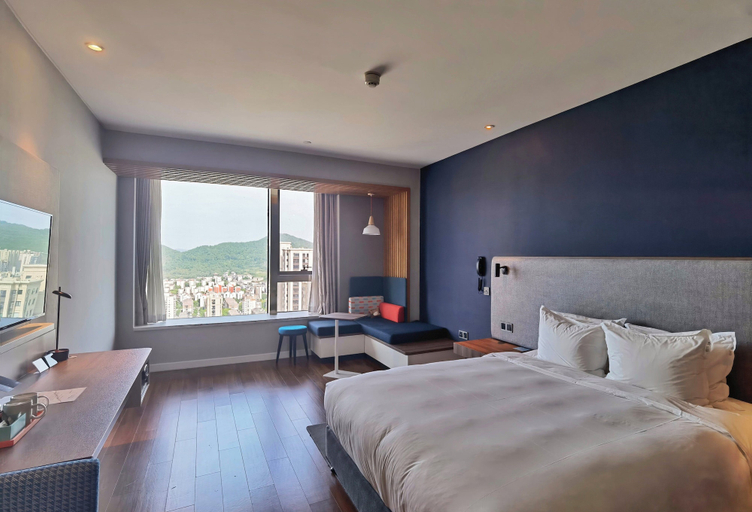 Bedroom 5, Holiday Inn Express ZHOUSHAN DINGHAI by IHG, Zhoushan