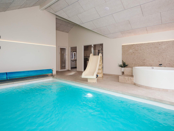 Pool 5, 5 Star Holiday Home in Blavand, Varde