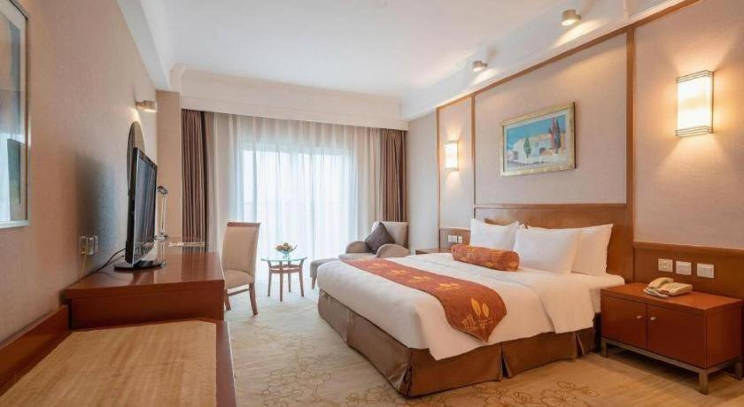 Bedroom 2, Qingdao Blue Horizon Hotel Huangdao, Qingdao