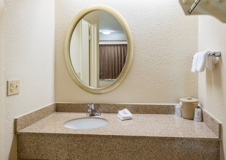 Bathroom 4, Red Roof Inn Huntington, Cabell