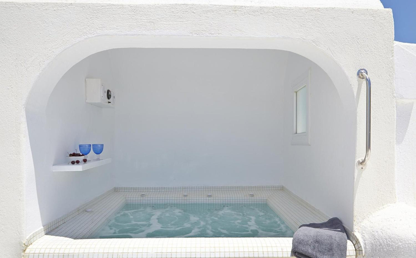 Sport & Beauty, Elegant Santorini House 1 Bedroom Villa Windswept House Amazing Caldera, South Aegean