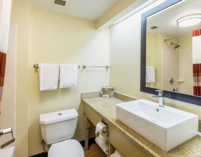 Bathroom 4, Red Roof Inn PLUS+ West Palm Beach, Palm Beach