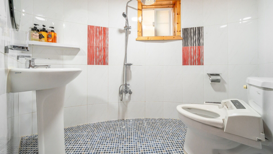 Bathroom 4, Daebudo Sketch Pension, Hwaseong