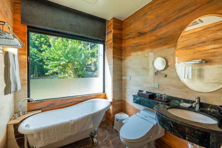 Bathroom 4, Hualien AzureVILLA B&B, Hualien