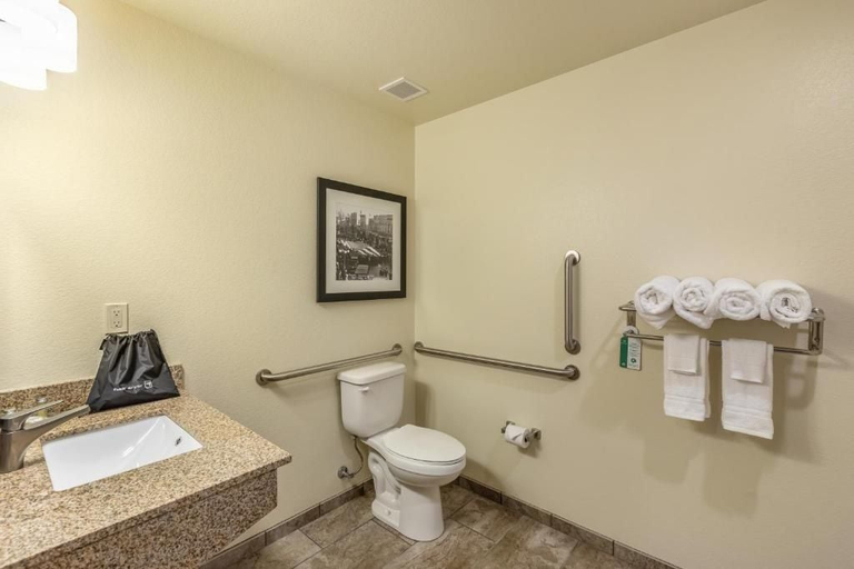 Bathroom 5, Cobblestone Inn & Suites - Fairfield Bay, Van Buren