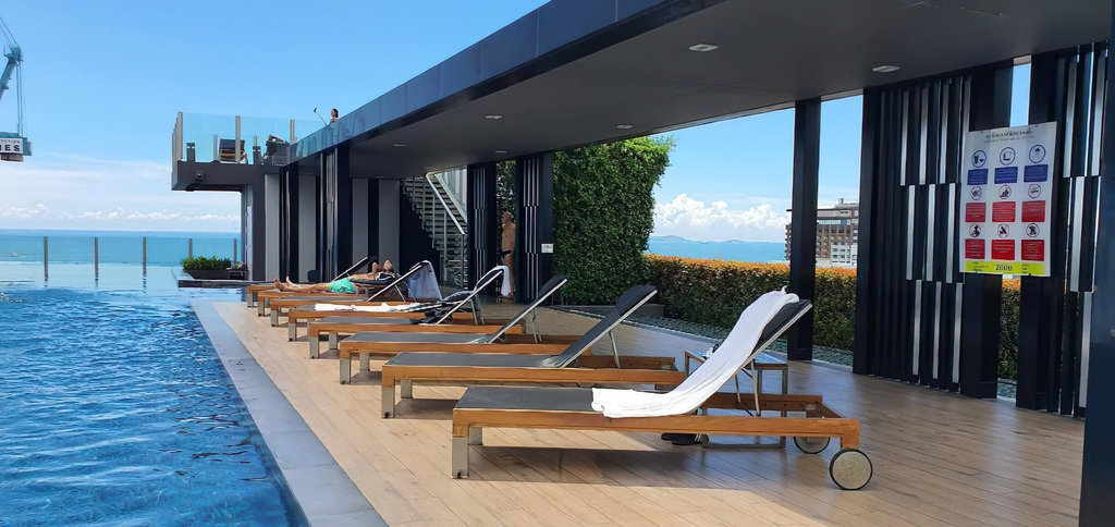 Pool 5, The Base Central Beachside Stay With Infinity Pool, Pattaya