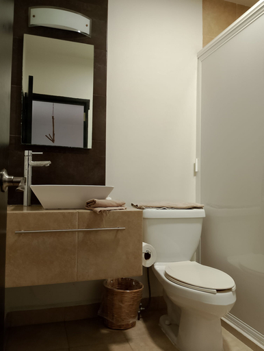 Bathroom 5, Un sueno Valle de Huajes, Del Centro