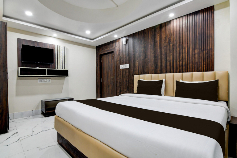 Room 2, Hotel O Barasat Government College, North 24 Parganas