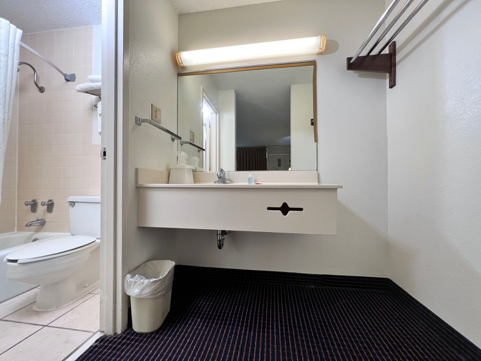 Bathroom 4, Heritage Inn and Suites   Baton Rouge/St. Geroge I-10, East Baton Rouge