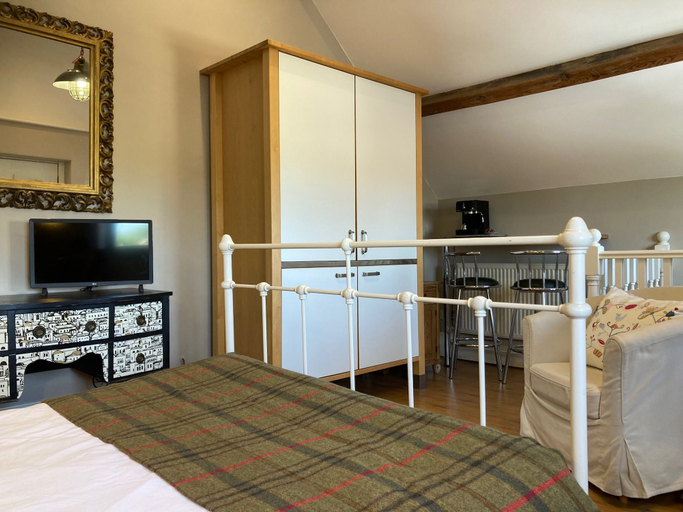 Bedroom 3, Saul Farm, Gloucestershire
