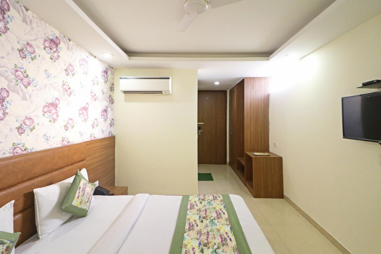 Bedroom 2, Capitol O 12674 Hotel Grand Suites, Delhi