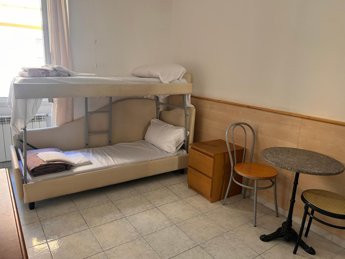 Bedroom 4, Blue whale, Roma