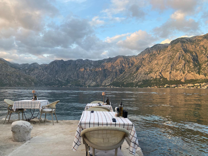 Food & Drinks, Lux Boka Sea View apartment