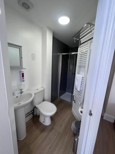 Bathroom 3, The Harbour Lights, Devon