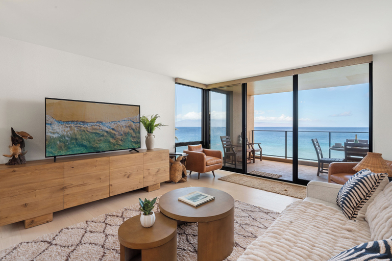 Interior 5, Oceanfront 2br/2ba Mahana Condo With Pool, hot tub & Beach Access.- Mahana 619, Maui