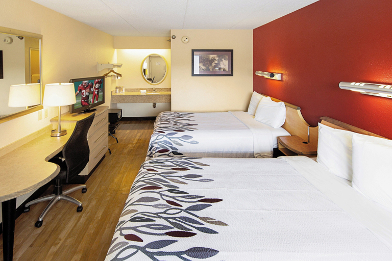 Bedroom 3, Red Roof Inn Huntington, Cabell