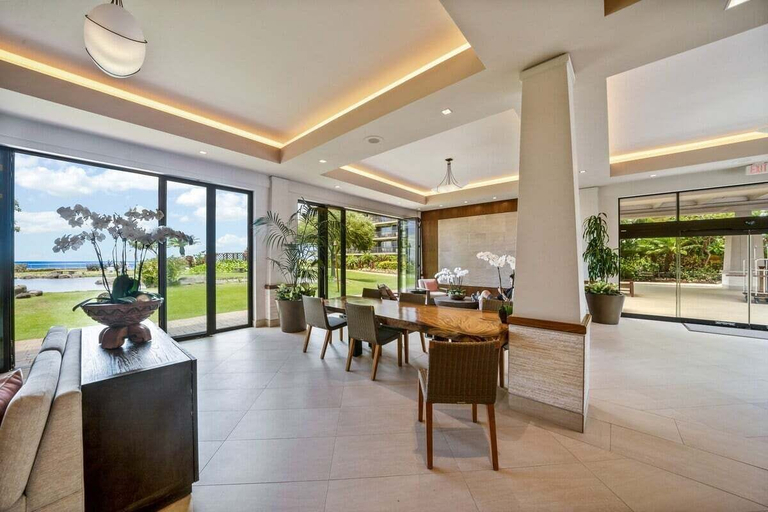 Interior 3, Kaanapali Oceanfront 1BR Superb Views, Sleeps 4-whaler 712, Maui