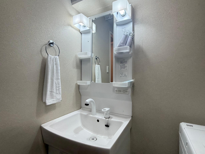 Bathroom 3, EG21  Elizabeth Garden Nippombashi, Osaka