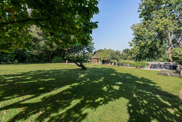 Room 3, Luxury 7 Bed Herts Stay Cinema Hot Tub, Hertfordshire