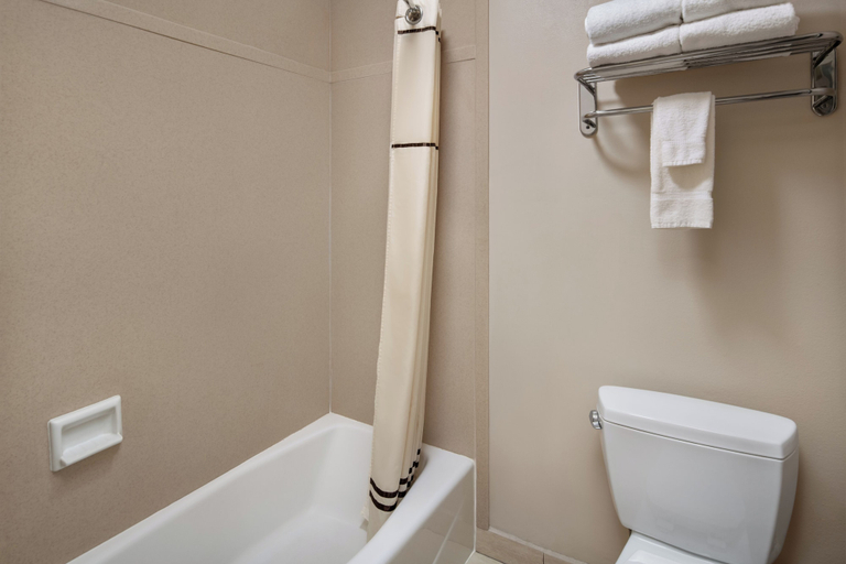 Bathroom 4, Cortona Inn & Suites Anaheim Resort, Orange