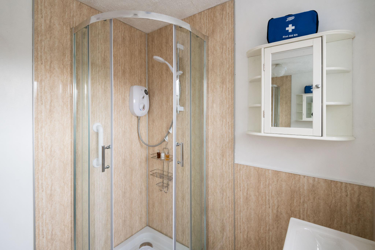 Bathroom 4, Mirrored Reflections, London