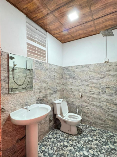 Bathroom 3, Dulmini Holiday Resort, N. Palatha Central