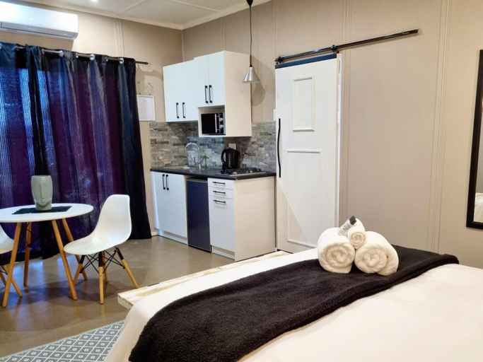 Bedroom 3, CasaMere, Pixley ka Seme