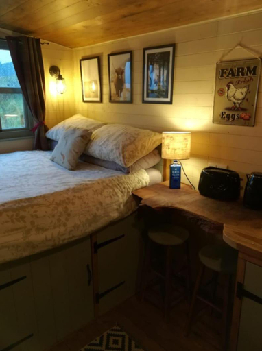Bedroom 4, Shepherds Watch, Staffordshire
