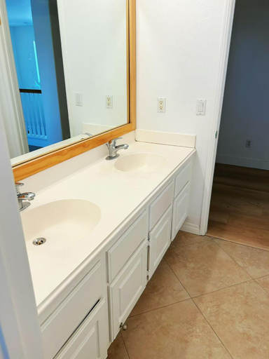 Bathroom 5, Spacious Master Suite Private Bath Walk-In Closet, Riverside