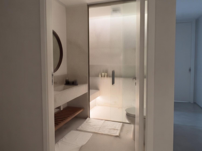 Bathroom 2, The Grove Gulberg Apartment With Free Swimming Pool, Islamabad