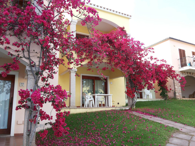 4, Apartment in Badus with communal Pool, Olbia-Tempio