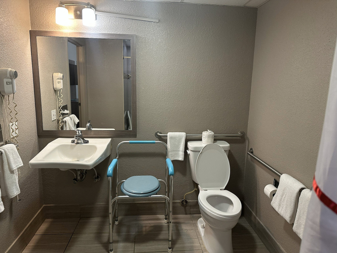 Bathroom 5, Red Roof Inn & Suites Middleborough, Plymouth