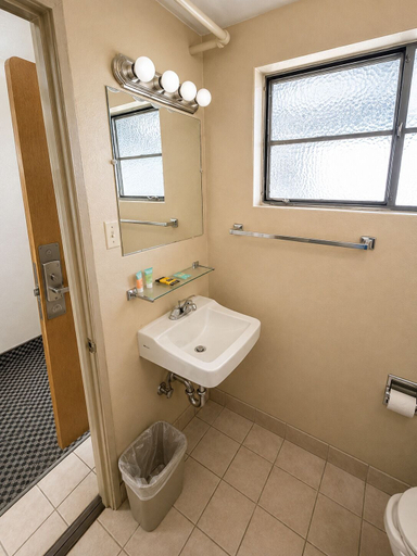 Bathroom 4, Topaz Lodge, Douglas