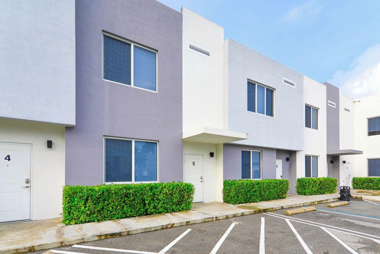 Exterior & Views 2, Prime Townhouses Near Design District, Miami-Dade