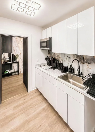 Private kitchen 4, 20 Mins to Times Square Skyline Views, Hudson