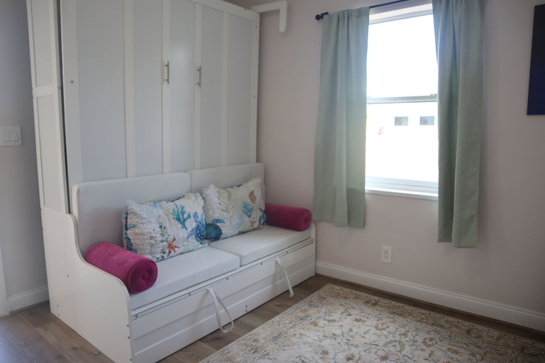 Room 4, Lauderdale Breeze Villas, Broward