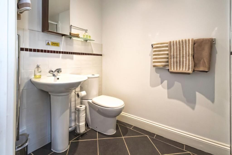 Bathroom 4, Gosfield Lake Resort, Essex
