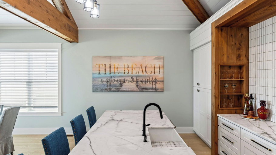Interior 3, Boardwalk & Blue by Avantstay Sleeps 22 Infinity Pool + Elevator + Pool Table Steps to Sand, Beaufort