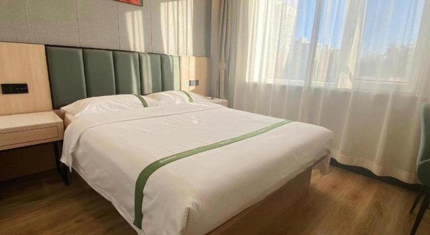 Bedroom 2, GreenTree Inn Beijing Xicheng District Caishikou Express Hotel, Beijing
