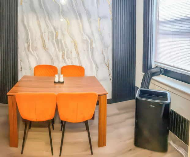 Dining, 20 Mins to Manhattan w/Full kitchen (Apt. 5), Hudson