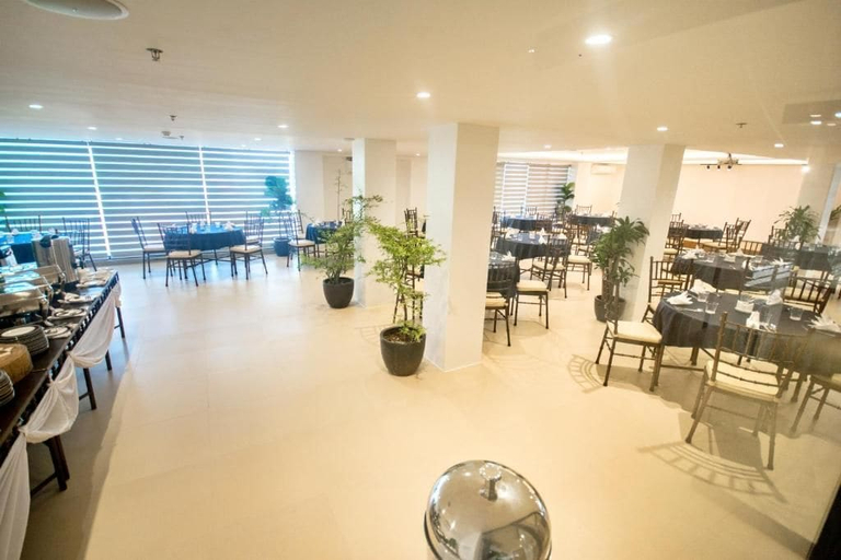 Food & Drinks 5, Commander Suites de Boracay, Malay