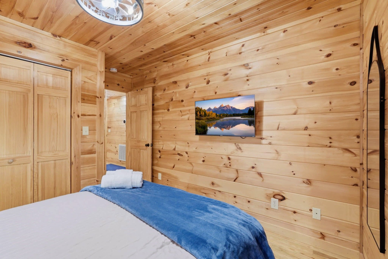 Bedroom 5, Misty Creek Cabin Private 3 BDR w/ Game Room!, Fannin