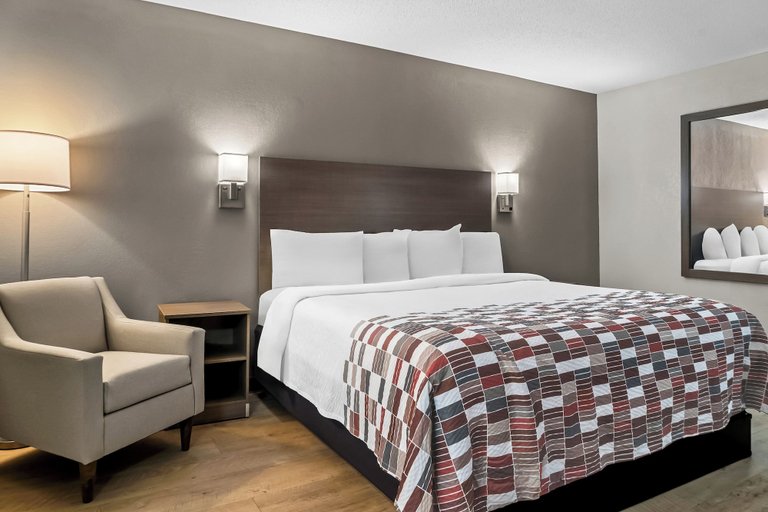 Bedroom 3, Red Roof Inn Flint, Genesee